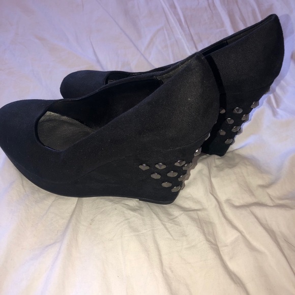 Kardashian Wedges size 8 Black NEW - Picture 2 of 2